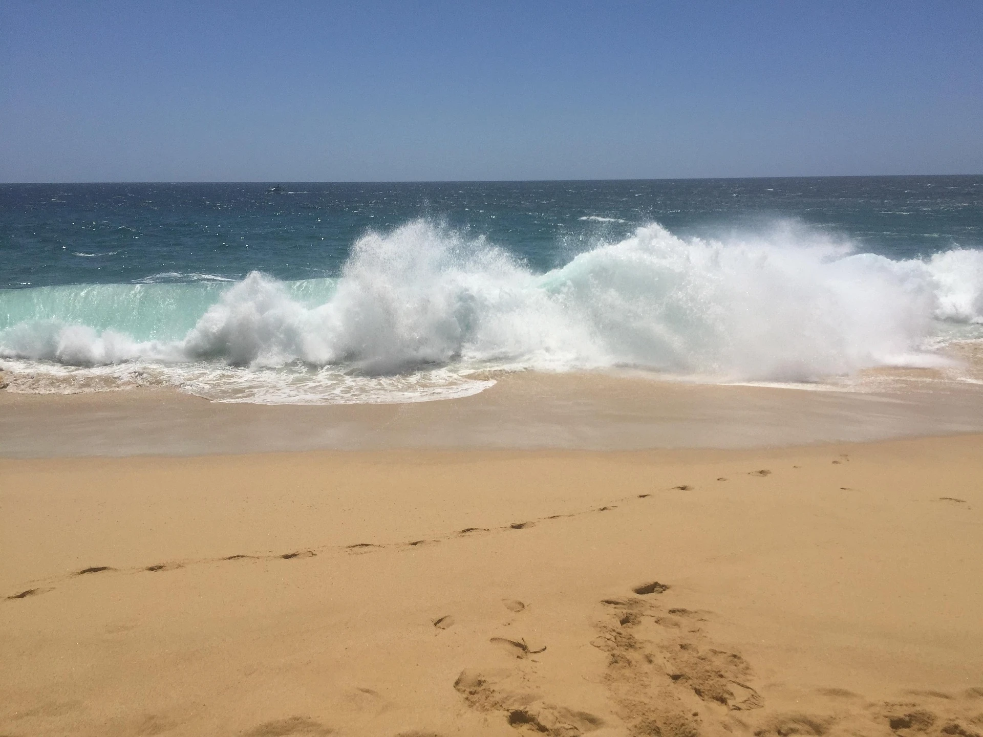Strong Pacific surf at Solmar Beach in Cabo San Lucas